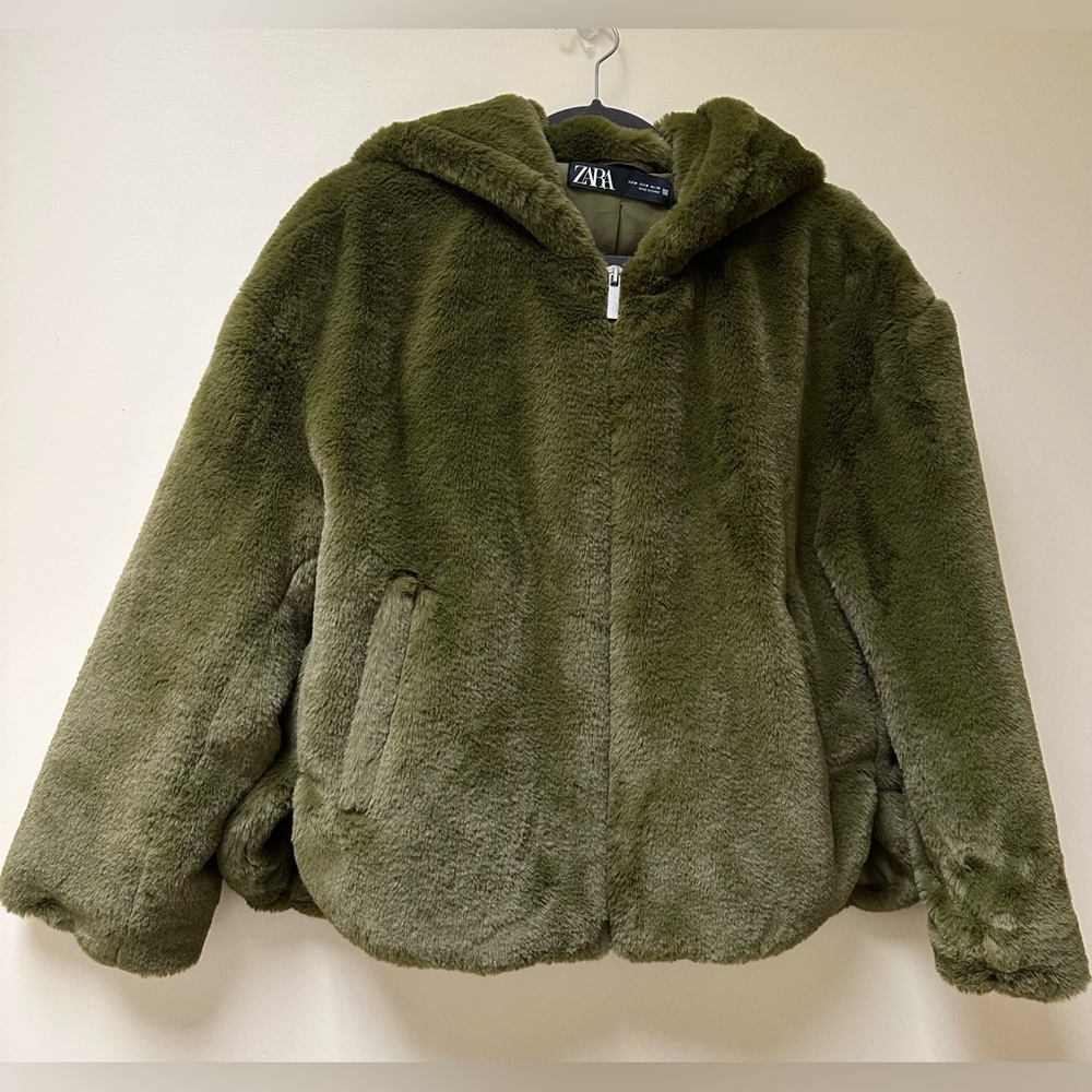NWOT;Zara Green Hooded Fluffy 
Faux Fur Jacket🍒